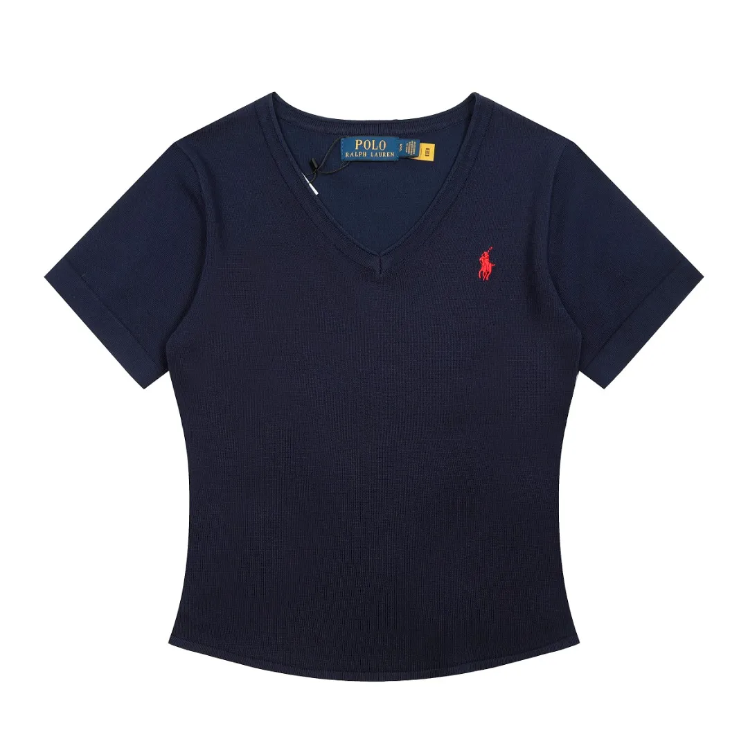 P146 💰 "Top quality" Style number: DS079# (not off the shelves all year round) [Ralph Lauren classic pony embroidery V-neck goddess style summer knitted short sleeves] ✅Ralph Lauren Ralph Lauren popular and versatile women's V-neck ice silk knitted short sleeves ✅Main supply platform live broadcast Wholesale entity Replenish when out of stock Not off the shelves ✅ZP quality 1:1 version Scan the code to enter the GF website Z cabinet quality ✅Comfortable, soft and highly breathable Focusing on high-end, cost-effective and good quality, needless to say. ✅Restore the original version. Loose, comfortable and stress-free. ✅Wear for work and life. Suitable for various occasions. Must-have recommended model for goddesses. Size: S-XL. Color: Black, White, Gray, Navy Blue, Pink Mi Xing.